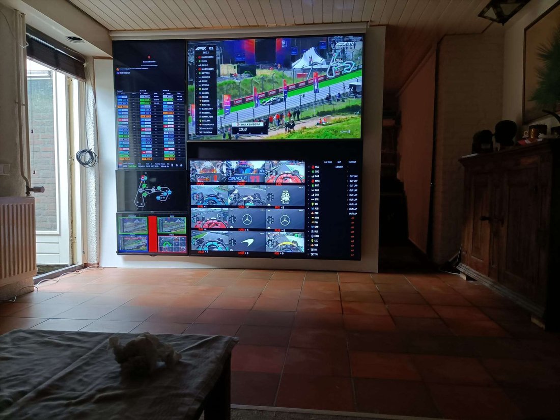 Mancave-Holten-F1's viewing setup